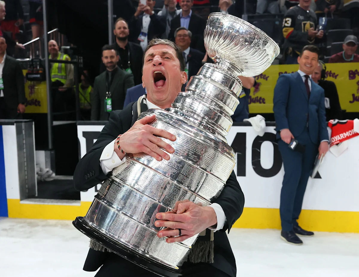 ANSCHAUEN: Rod Brind'Amour gewinnt den Stanley Cup um 20 Jahre als Kapitän und Trainer
