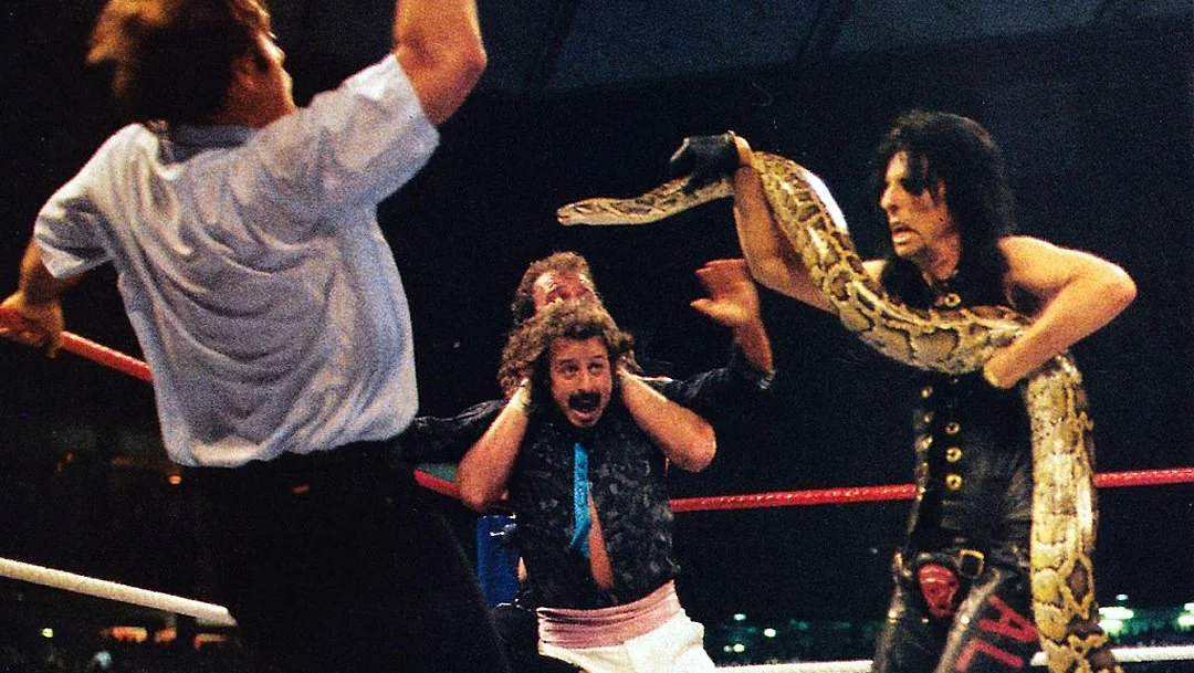 Alice Cooper spricht über ihr schreckliches Erlebnis bei WrestleMania 3