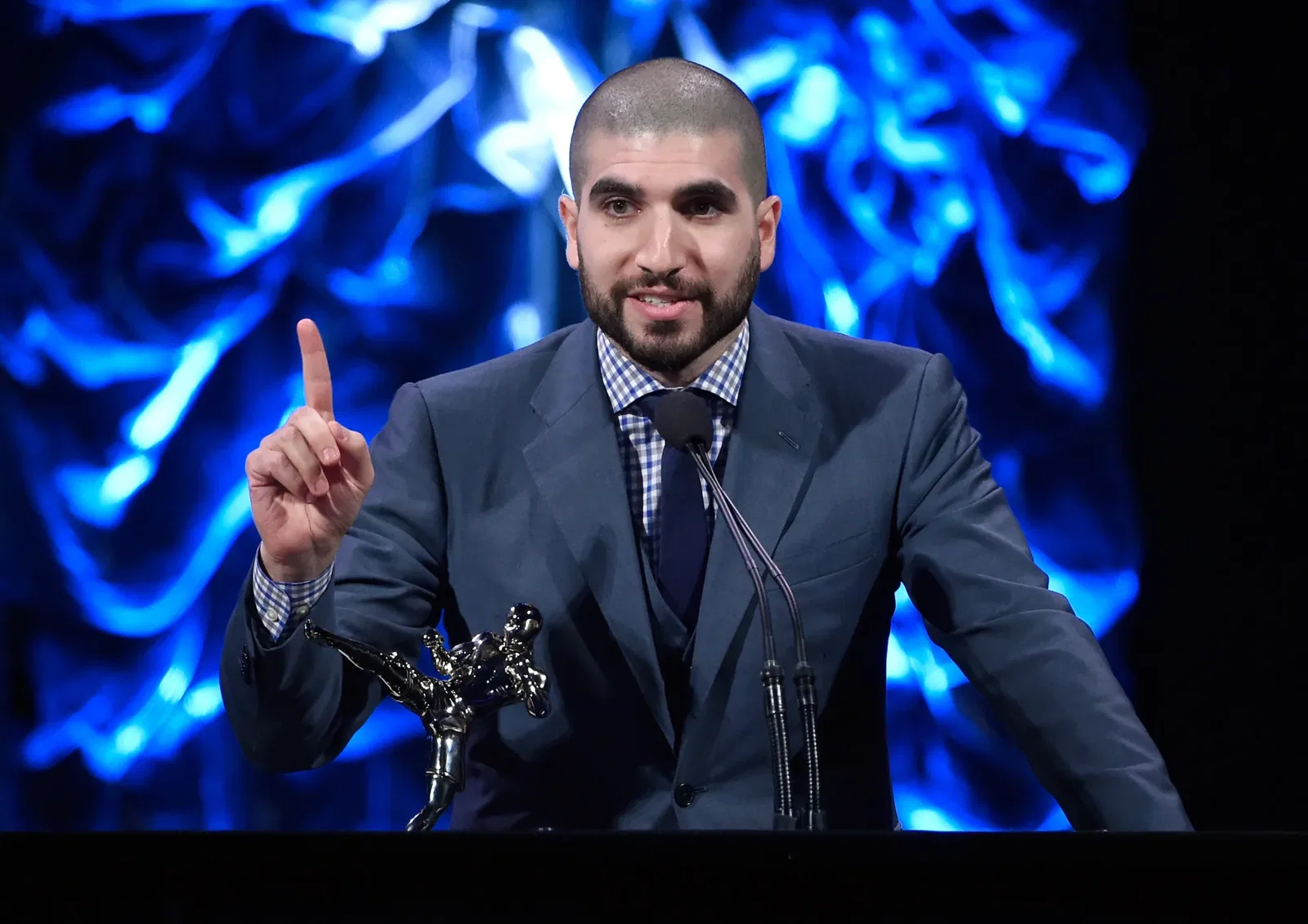Ariel Helwani sagt, der aktuelle WWE-Produzent wirke „seelenlos“