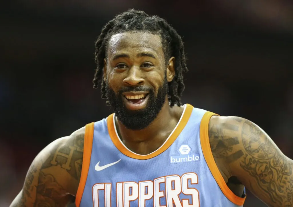 DeAndre Jordan tauscht im Dodger Stadium den Basketball gegen die Kamera