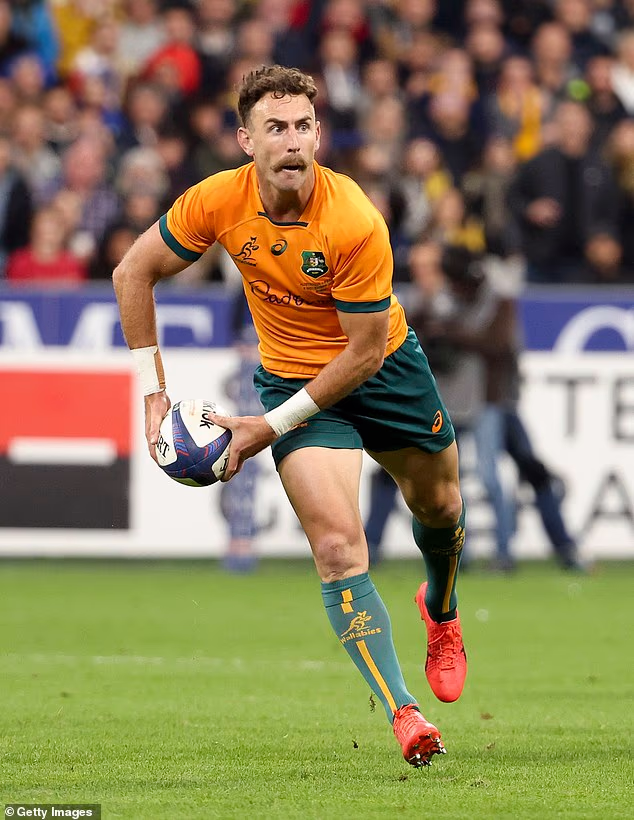Der ehemalige Wallabies-Star Nick White verbrachte fast einen Monat im Krankenhaus und litt nach einer Operation an einer lebensbedrohlichen Sepsis