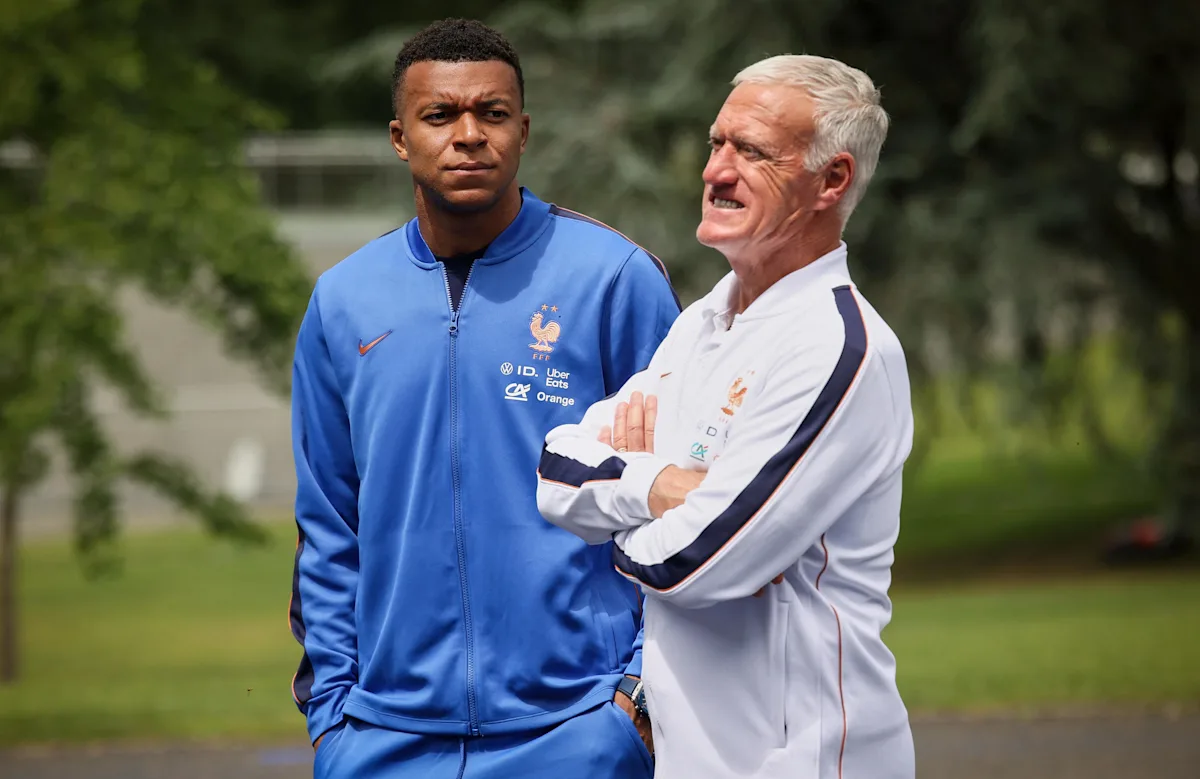 Deschamps witzelte: „Ich muss dumm sein, Mbappé im Mittelfeld zu spielen.“