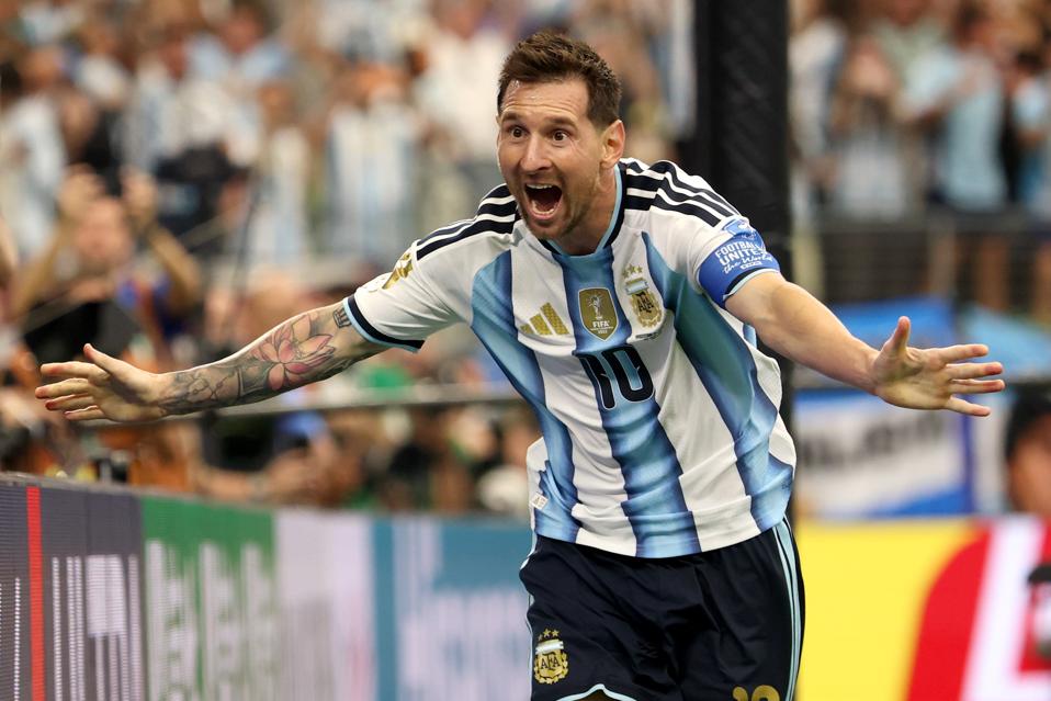 Die Flexibilität von Lionel Messi: Einen verschossenen Elfmeter in zwei Tore umwandeln