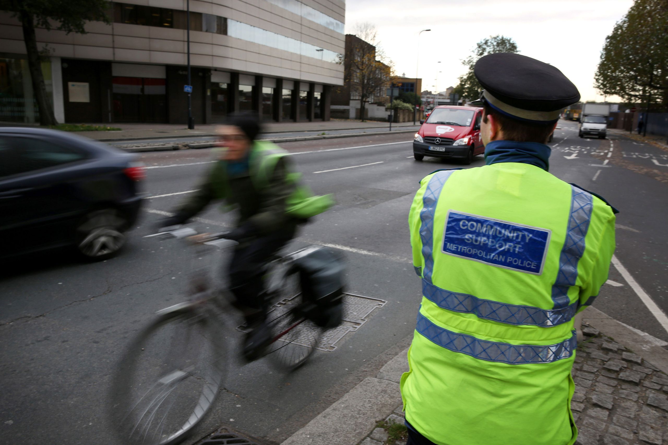 Die Polizei stoppte meine Freunde und teilte ihnen mit, dass sie als Radfahrer gefährdet seien – aber es waren die Fahrer, die daran erinnert werden mussten