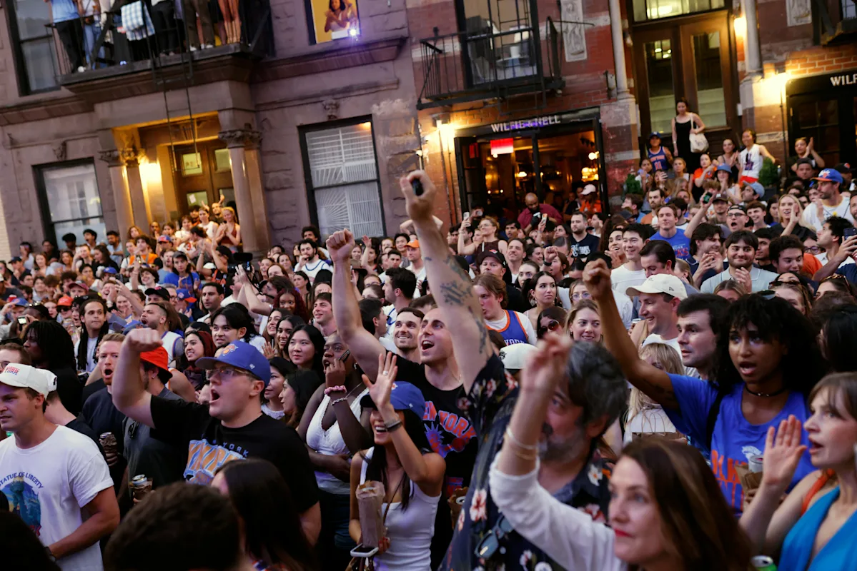 Die Siegesparade der Knicks geht mit beispiellosen Sicherheitsmaßnahmen und Straßensperrungen in New York City einher