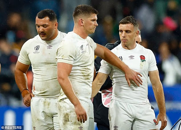 Ellis Genge (links) war zusammen mit Owen Farrell und George Ford nach der jüngsten Niederlage Englands gegen Südafrika im Halbfinale der Weltmeisterschaft 2023 traurig