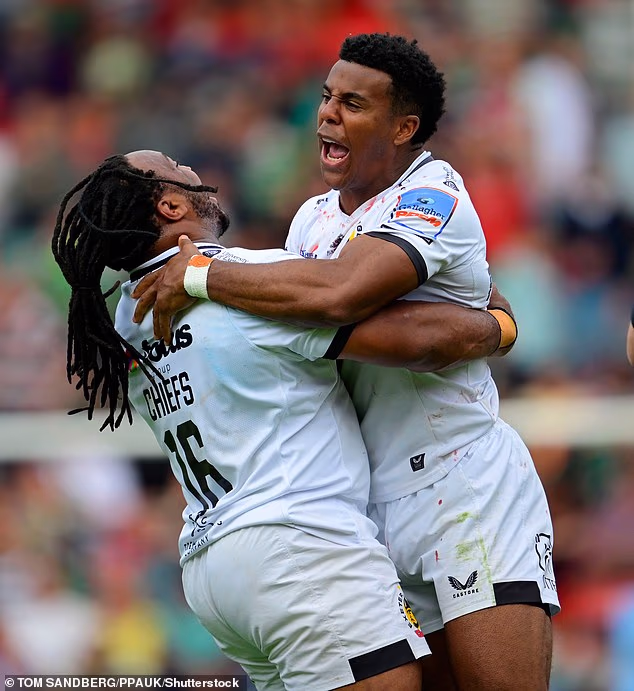 Aber kein anderer Flügelspieler im englischen Rugby verfügt über die Schnelligkeit und Kraft von Emmanuel Faye-Wabusos Fähigkeit, ein Spiel zu führen und zu unterbrechen (rechts)