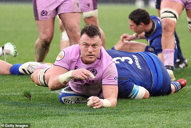 Der schottische Nationalspieler Jack Dempsey hat einem Vertrag über einen Wechsel nach Japan im Sommer zugestimmt