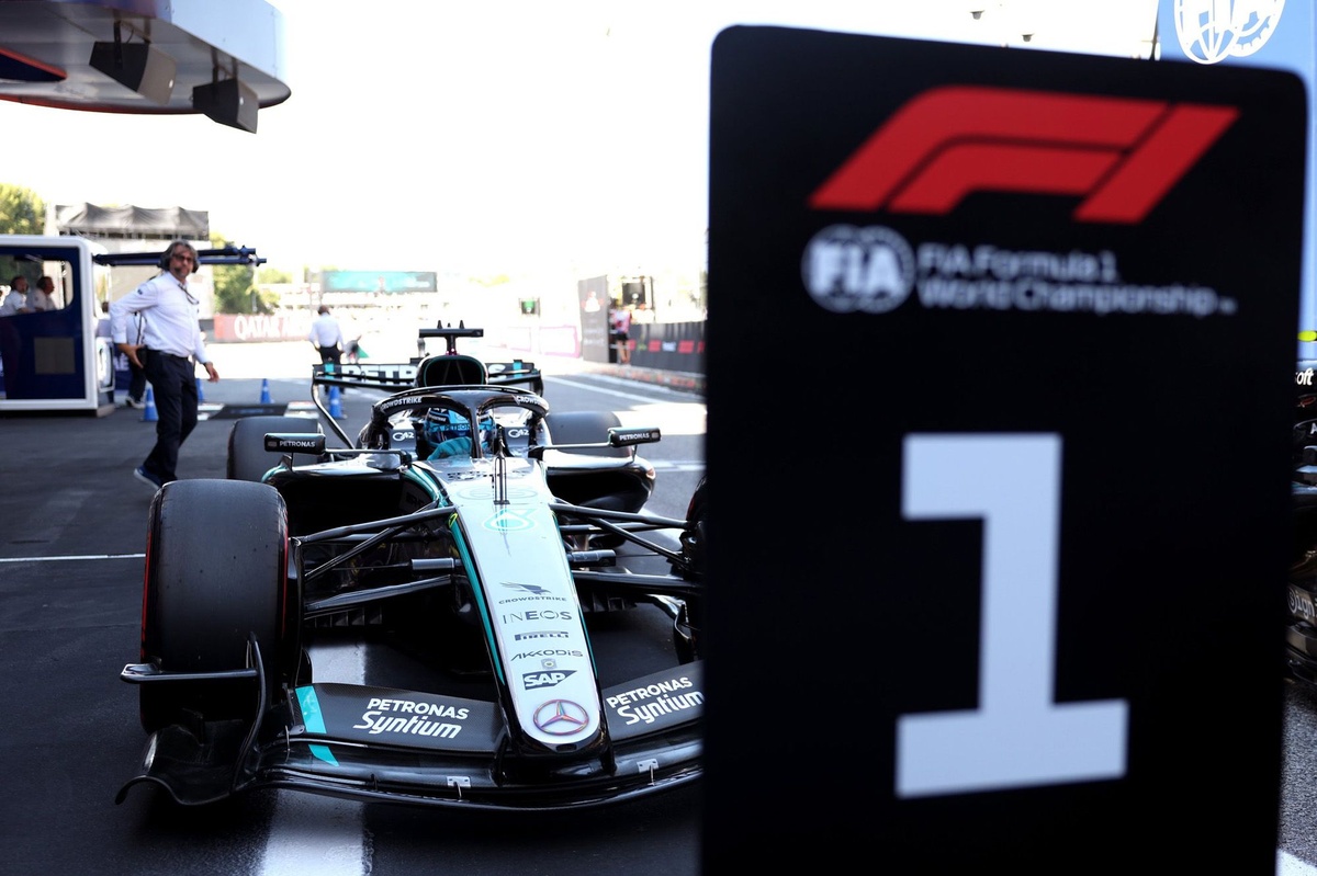 F1 Barcelona GP: Russell überholt Hamilton und holt sich die Pole, als Leclerc stürzt