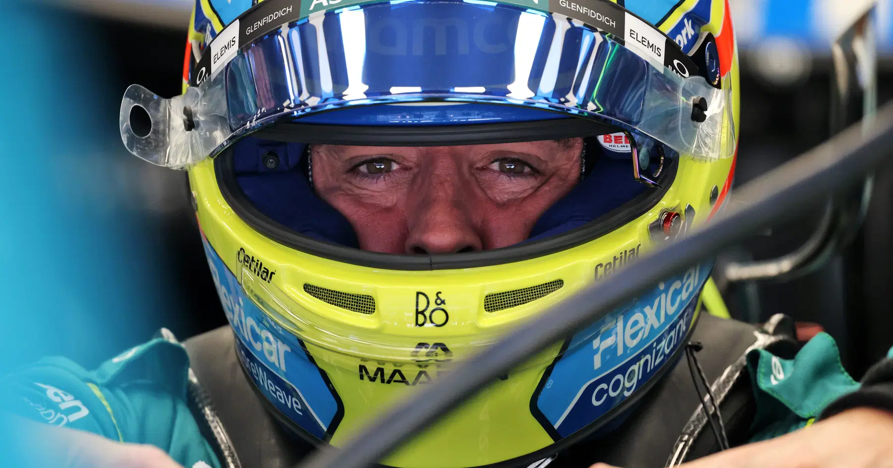 Fernando Alonso enthüllt, dass Adrian Newey Gespräche führt, während eine neue Max-Verstappen-Klausel auftaucht – RacingNews365-Rezension
