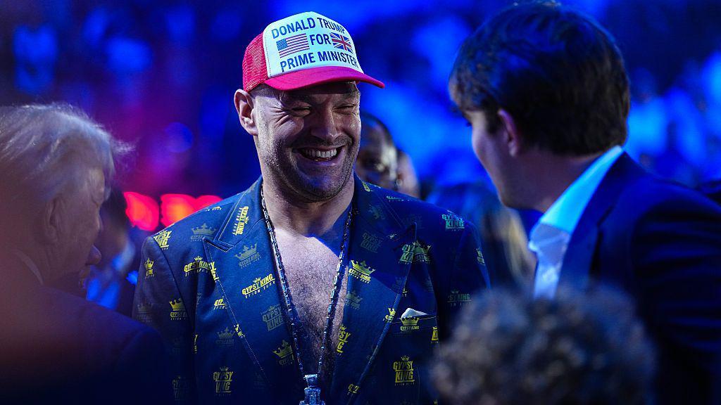 Fury neckt Joshua, der an der Seite von White im UFC-Weißen Haus kämpft