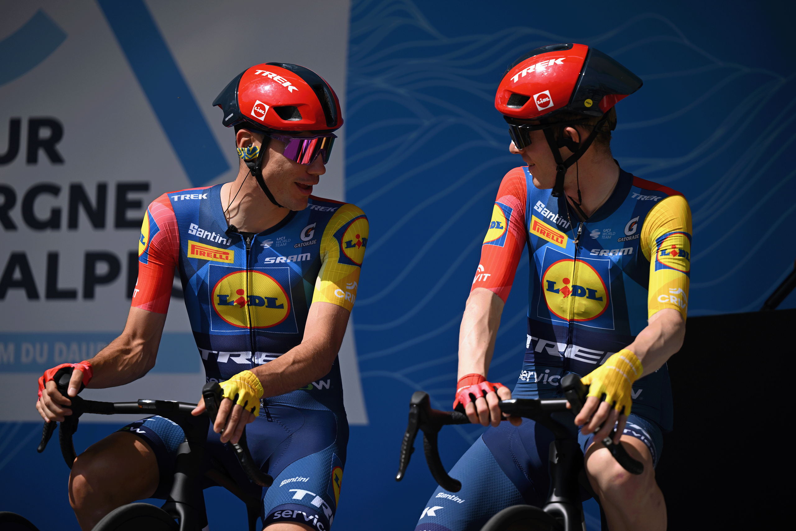 Juan Ayuso weist jeden Hinweis auf ein Fahrdilemma bei Lidl-Trek mit Mattias Skjelmose zurück