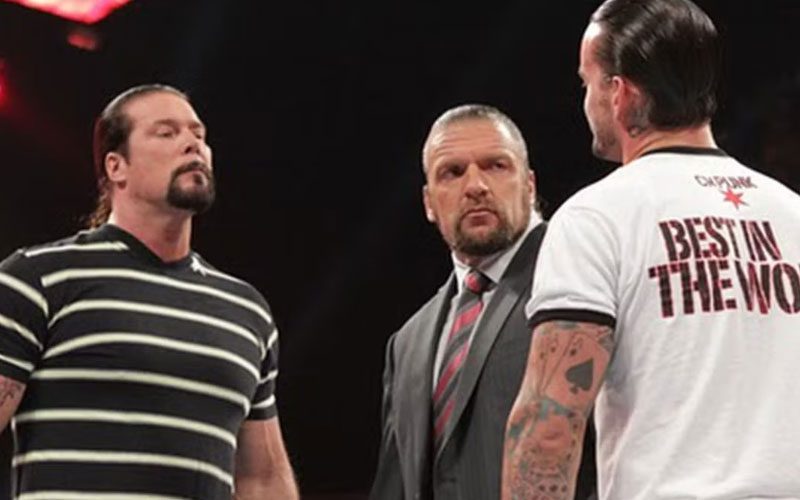 Kevin Nash behauptet, dass das WWE-Match von CM Punk nach einem Dreierwurf ohne Drehbuch abgesagt wurde