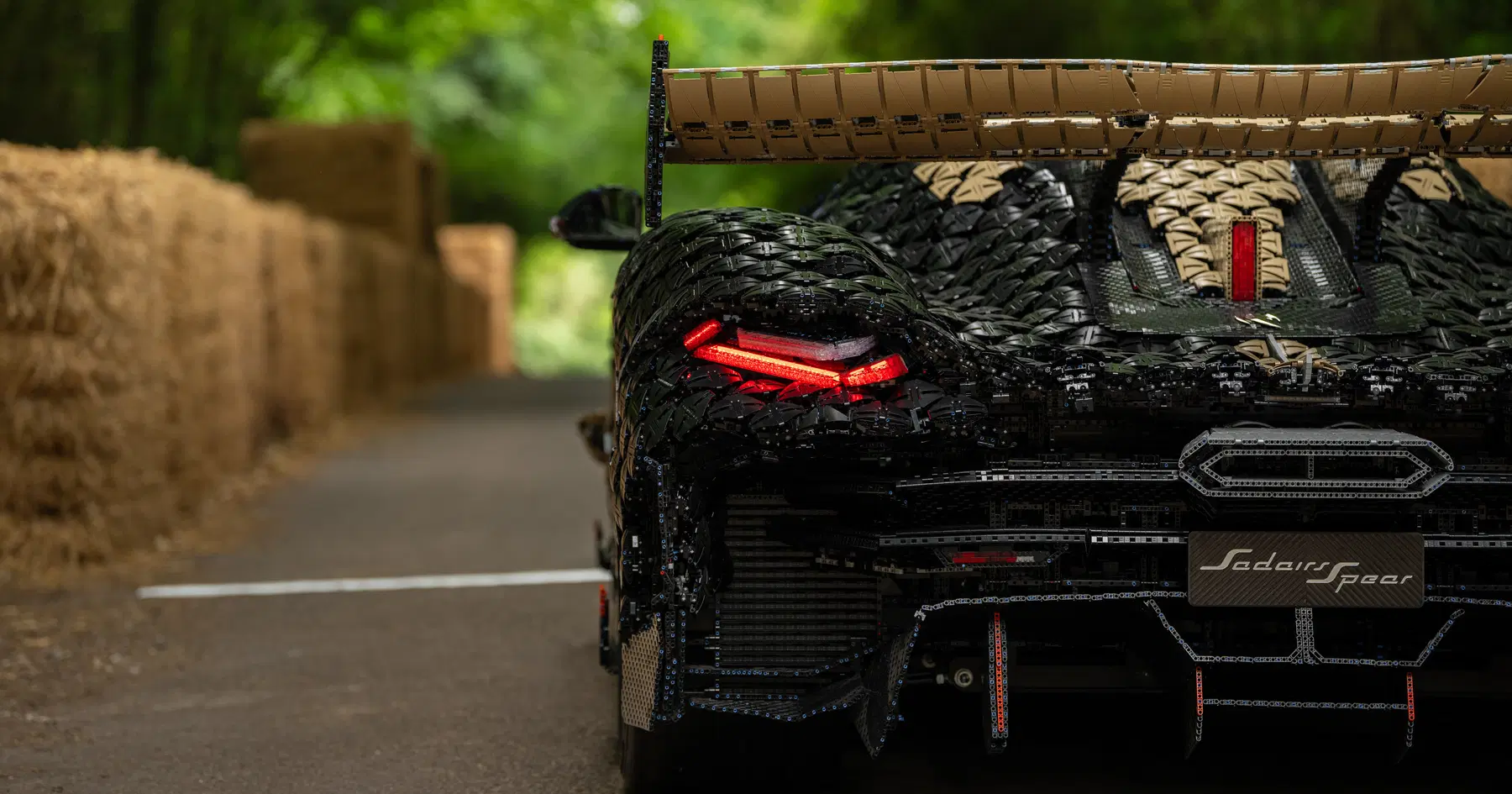 Lego stellt das „schnellste Auto aller Zeiten“ mit seinem berühmten „Ghost Mode“ vor