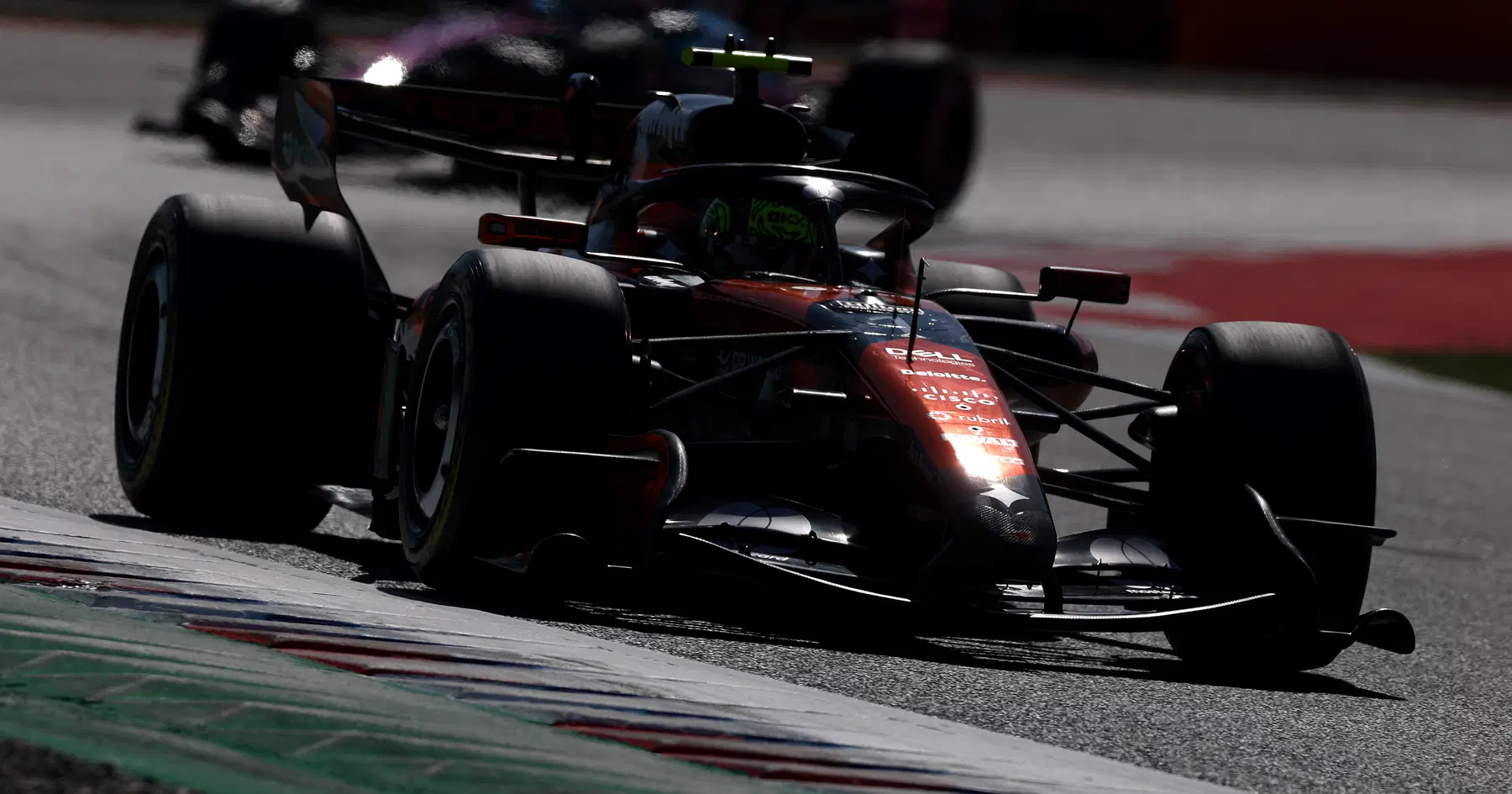 McLaren schlägt im zweiten FP2 von Barcelona mit neuem Tempo zurück, während Lewis Hamilton Probleme hat