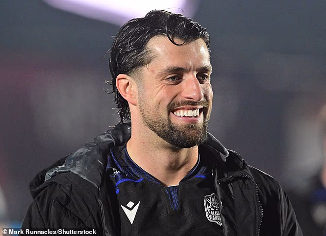 Adam Hastings wurde wegen seiner Eskapaden beim Sieg über Leinster eine gelbe Karte gezeigt