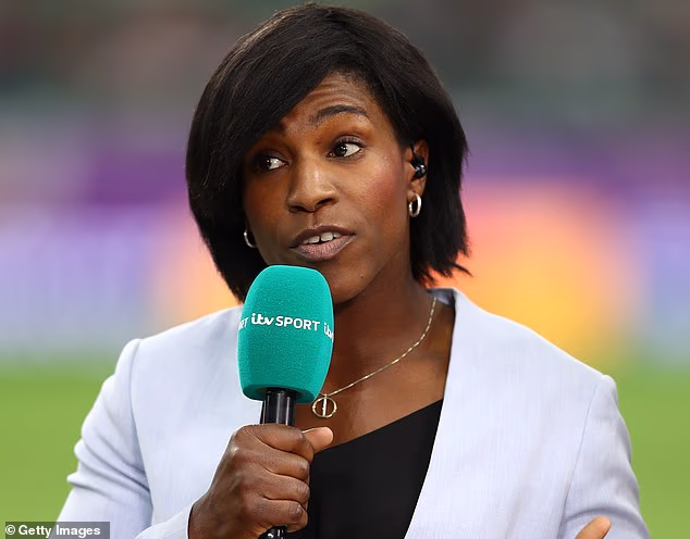 Ein Vorstandsmitglied der Rugby Football Union ist von seinem Amt zurückgetreten, nachdem es in den sozialen Medien einen sexistischen Kommentar über Maggie Alfonsi abgegeben hatte.