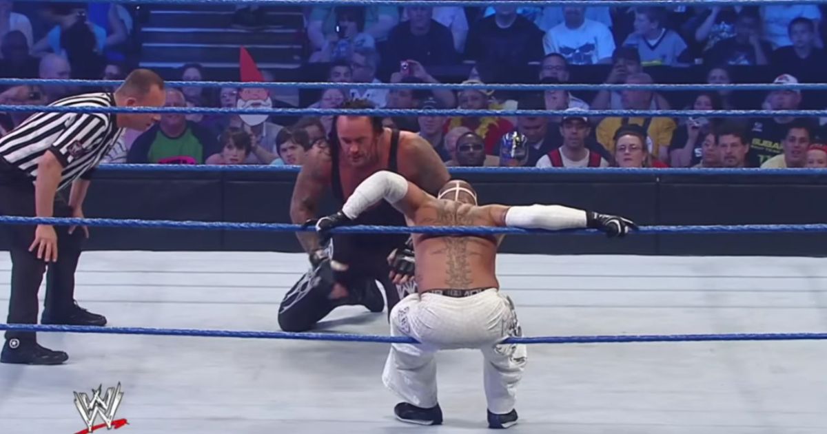 Rey Mysterio erinnert sich, dass er dem Undertaker bei einem unglücklichen Unfall im Ring die Nase gebrochen hatte