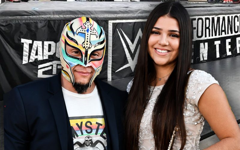 Rey Mysterio sagt, Aliyah Mysterio bereitet sich darauf vor, sich im WWE Performance Center zu etablieren