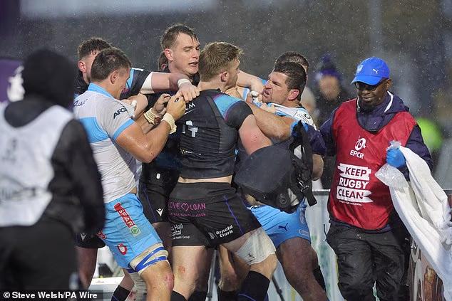 Handre Pollard von den Bulls trifft im April in Scotstoun auf Glasgow-Kapitän Kyle Steyn
