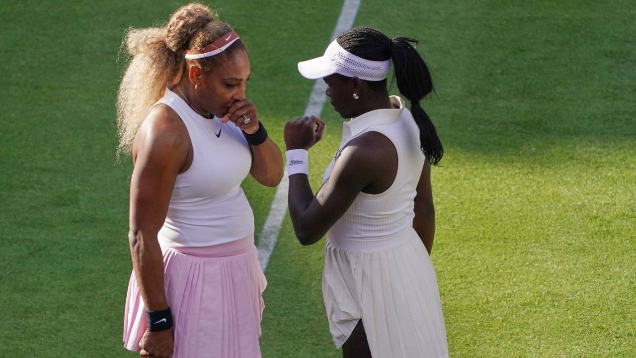 Serena Williams feiert mit Mpoko im Queen's Club ein siegreiches Comeback im Doppel