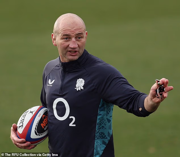 Steve Borthwick wird England bis zur Weltmeisterschaft im nächsten Jahr weiterhin trainieren