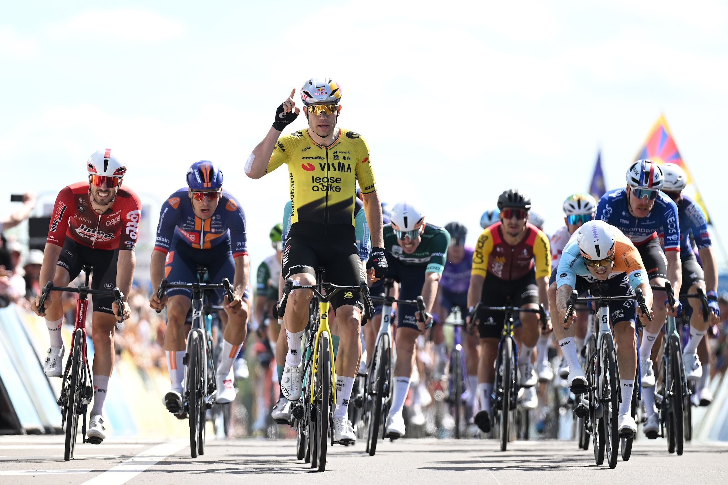 Tour Auvergne-Rhône-Alpes: Wout van Aert beantwortet Zweifel mit Sieg auf der 5. Etappe