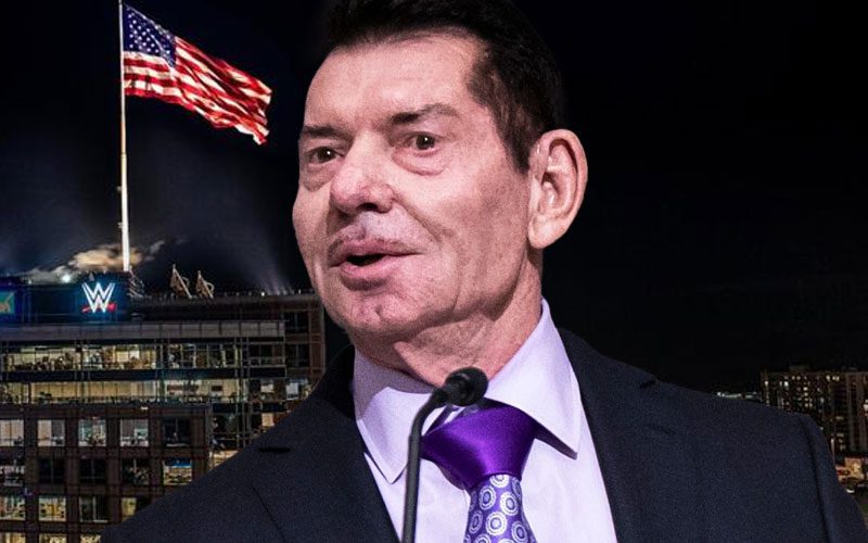 Vince McMahon soll eine Warnung vor der riesigen Flagge im WWE-Hauptquartier ignoriert haben