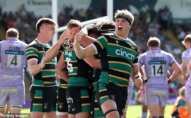Die Northampton Saints haben sich ein Heim-Play-off gesichert, aber vor der letzten Runde der PREM Rugby-Spiele gibt es jede Menge Spannung