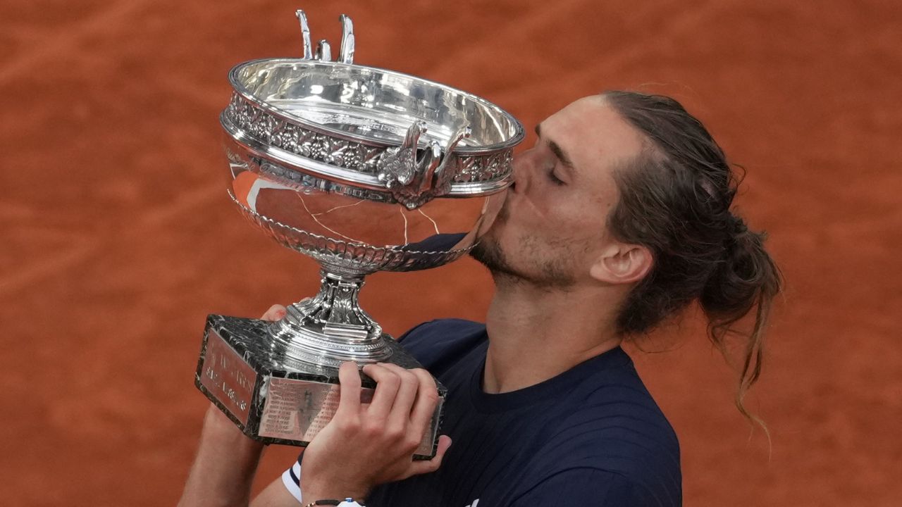 Zverev besiegt Coppoli und gewinnt die French Open, seine erste große Meisterschaft