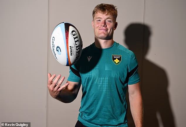 Die englische Nummer 10 Finn Smith bereitet sich darauf vor, die Northampton Saints am Freitagabend in ein Play-off-Spiel gegen Leicester City zu führen