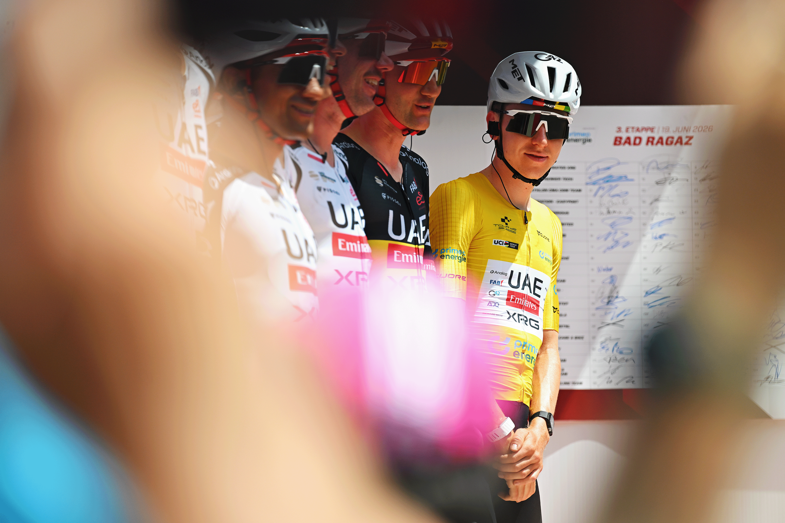 „Sie möchte, dass ich dieses Trikot nach Hause bringe“ – Tade Pogacar fährt mit besonderer Motivation bei der Tour de Suisse, nachdem Partnerin Urška Žigart gestürzt ist