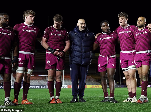 Alex Sanderson (Mitte) würdigt seine Spieler nach dem Sieg im Achtelfinale des Champions Cup letzte Woche gegen die Harlequins und bereitete ihnen am Samstag auswärts bei Leinster eine große Aufgabe vor.